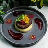 Сочный бифштекс из мяса буйвола, приготовленный на огне с картофельным пюре и пряным брусничным соусомв Ресторан Строгов по цене 890