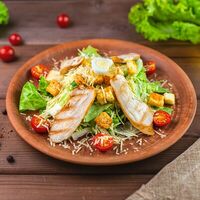 Салат «Цезарь» с курицейв Бистро I Чай да кофе