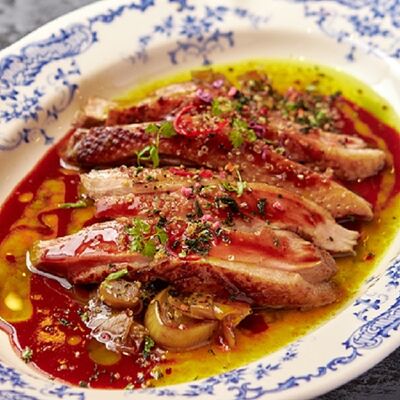 Утиная грудка с соусом хойсин в Хариzма по цене 780