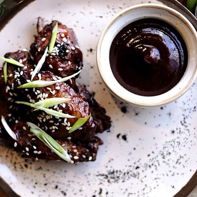 Куриные крылышки барбекю в LOFT по цене 500 ₽