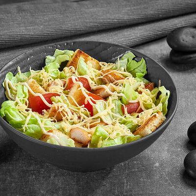 Салат Цезарь с курицей в Суши Мастер по цене 379 ₽