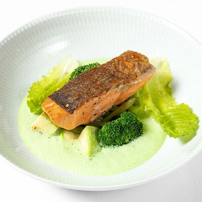 Филе форели с рагу из зеленых овощей в Бистро Рыба Мечты по цене 1550 ₽