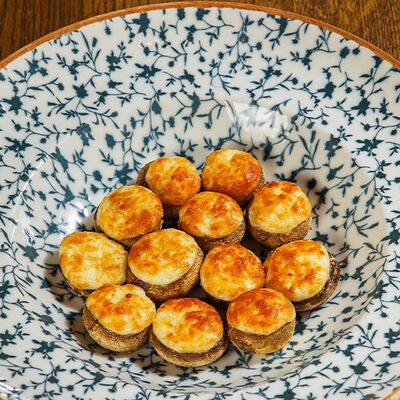 Шампиньоны под сыром сулугуни в Вах Гиви! по цене 450 ₽