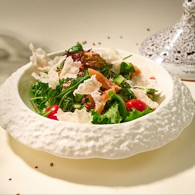 Салат с лососем и киноа в Алазани по цене 4350 ₸