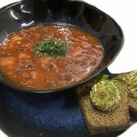 Борщ с гренками и салом в Пиросмани