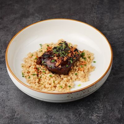 Томленая говядина с мисо-птитимв Эндорфин по цене 980 ₽