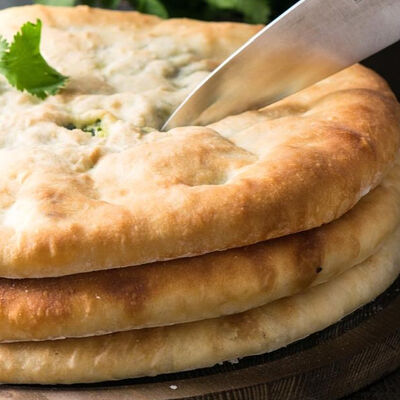 Осетинский пирог с сыром и зеленью в Машенькины пироги по цене 1420 ₽