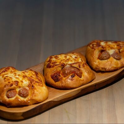 Сосиска в тесте с сыром в Наш Лаваш по цене 105 ₽