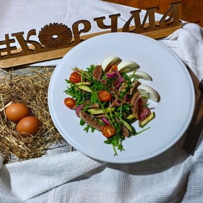 Салат с языком и рукколой в Корчма по цене 680 ₽