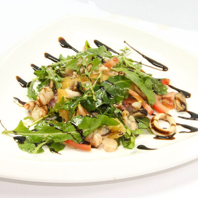 Салат с морепродуктами в БамБуши по цене 325