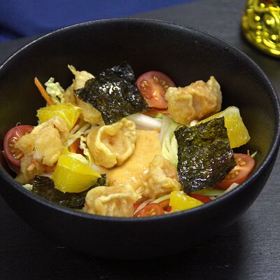 Салат с попкорн-креветкой в KOMIX FOOD по цене 490 ₽