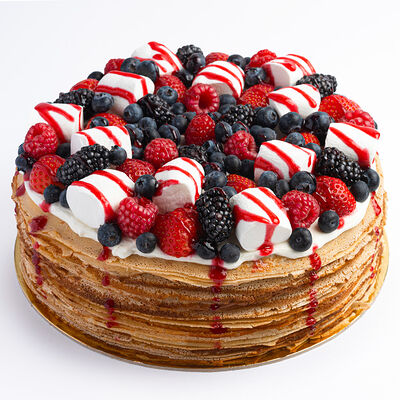 Блинный торт с ягодами и маршмеллоу в Udcкафе Upside Down Cake по цене 9360 ₽
