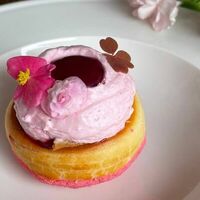 Шу с сакурой и миксом ягод в More More