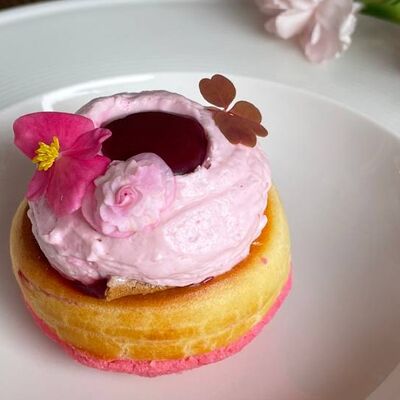 Шу с сакурой и миксом ягод в More More по цене 445