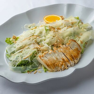 Салат Цезарь с курицей в АFINA по цене 1050 ₽