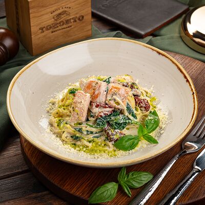 С лососем и песто в Toronto по цене 1480 ₽