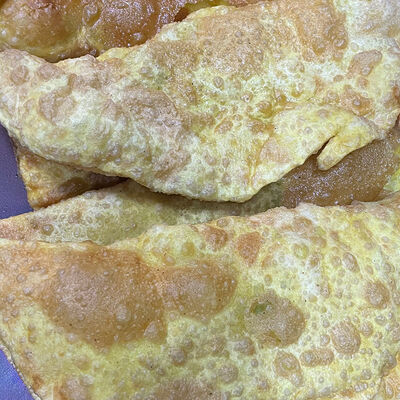 Чебурек с клубничным джемом М в Cheburek по цене 180 ₽