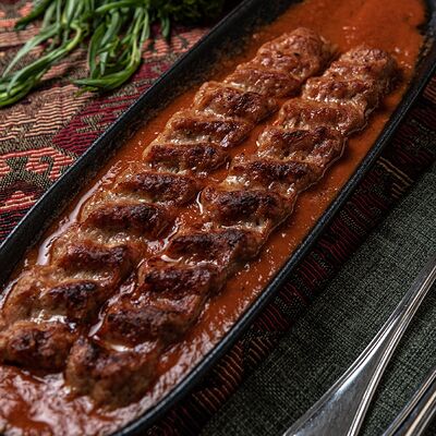 Люля-кебаб из курицы в томатном соусе в Чито-Грито по цене 690 ₽