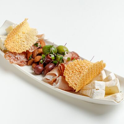 Антипасто (тарелка закусок к вину) в Эй, Джованни! по цене 735 ₽