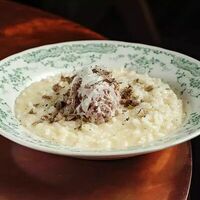 Ризотто с Тартаром из говядины и черным трюфелем в Мона