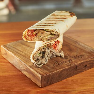 Шаурма с курицей и грибным жюльеном в Кафе Солнце по цене 500 ₽