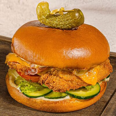 Бургер с куриными стрипсами в Stories по цене 590 ₽