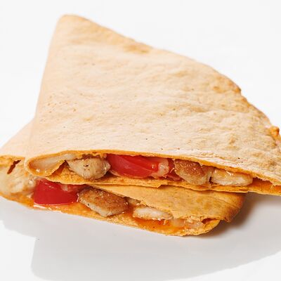 Кесадилья с курицей в Coffee Machine по цене 520 ₽