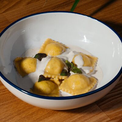 Равиоли с цыпленком и цукини в Cream Soda по цене 580 ₽