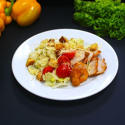 Цезарь с курицей в Хинкали хаус по цене 530 ₽