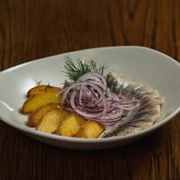 Селедка с картофелем в Борго кафе