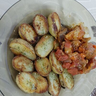 Картофель беби с запеченной свининой и овощами в Осетринка по цене 500 ₽