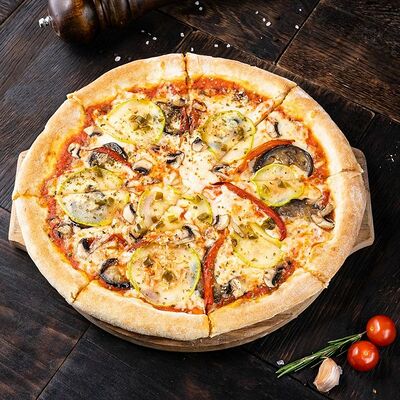 Пицца с песто и печеными овощами в Мангал по цене 410 ₽