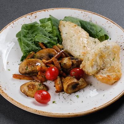 Судак, запеченный с овощами и шпинатом в Акватория по цене 700 ₽