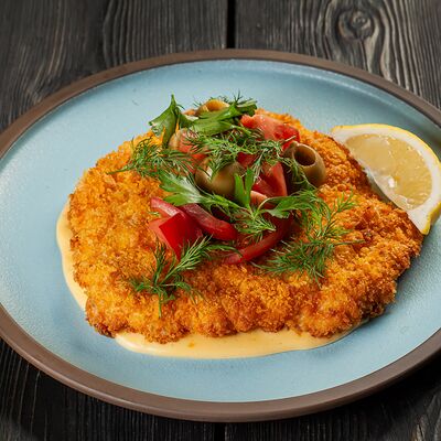 Фирменный шницель из фермерского цыплёнка в Паб Мира по цене 650 ₽