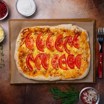 Пицца Маргарита в Чебуречная & Шаурма по цене 610 ₽