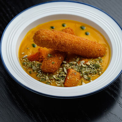 Тыквенный суп с хрустящим халуми в Шалом Берман по цене 490 ₽