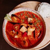 Том ям с дарами моря в Настойчивость