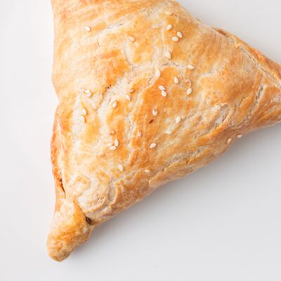 Самса с говядинойв Мангал хаус по цене 155 ₽