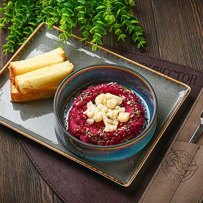  Свекольный хумус с цветной капустой в Чайка Ливингстон по цене 250 ₽