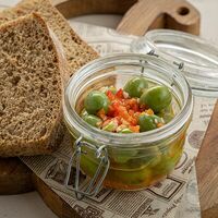 Зеленые оливки в пряном масле с чиабаттой в Brasserie Kriek