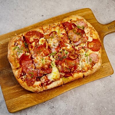 Пицца Мясная в Gaudi по цене 1140 ₽