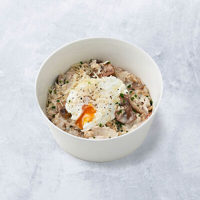 Овсяная каша с курицей, грибами и яйцом пашот в Vaffel по цене 470 ₽