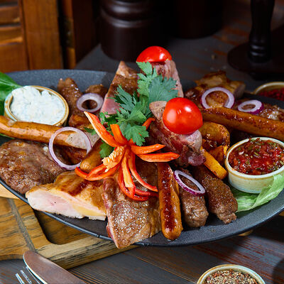 Плато на гриле Белград на 2-3 персоныв Балканский гурман по цене 2400 ₽