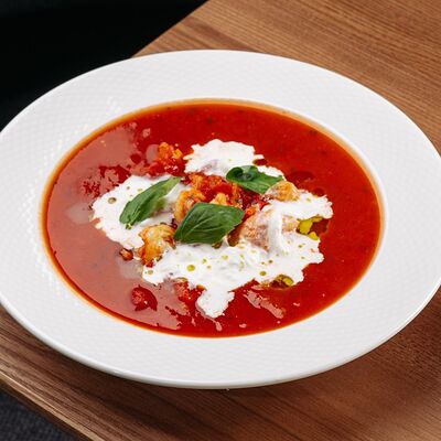 Томатный суп с креветками и страчателлой в Misto по цене 920 ₽