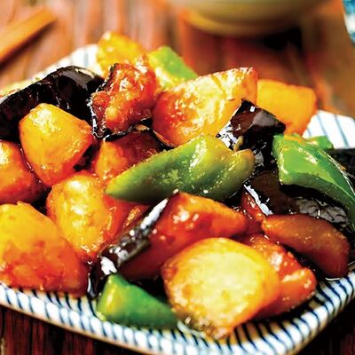 В44 Жареная тройка 地三鲜 в Charlie tea по цене 790 ₽