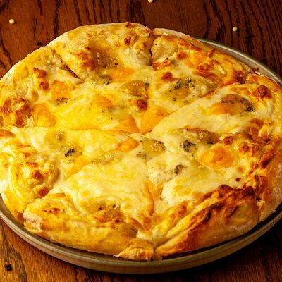 Пицца 4 сыра в Горки парк по цене 840 ₽