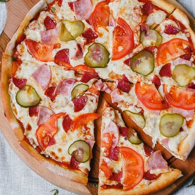 Пицца Домашняя 25см в Панда Бистро по цене 621 ₽