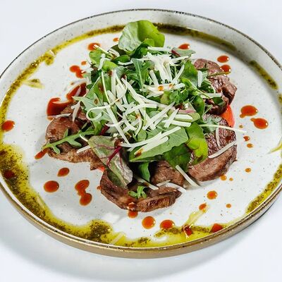 Стейк-салат в Фабрика по цене 1250 ₽