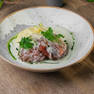 Куриные котлеты со сливочным соусом в Blackberry по цене 504 ₽