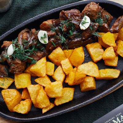 Мясная сковородка в у МАМАN по цене 660 ₽